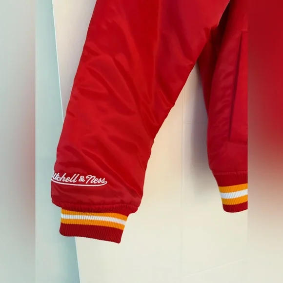 Kansas City Chiefs Bomber Women’s Jacket, size medium. - Picture 5 of 11